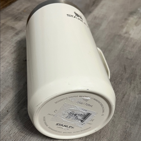 Stanley Cream Travel Mug with Handle - Picture 2 of 3